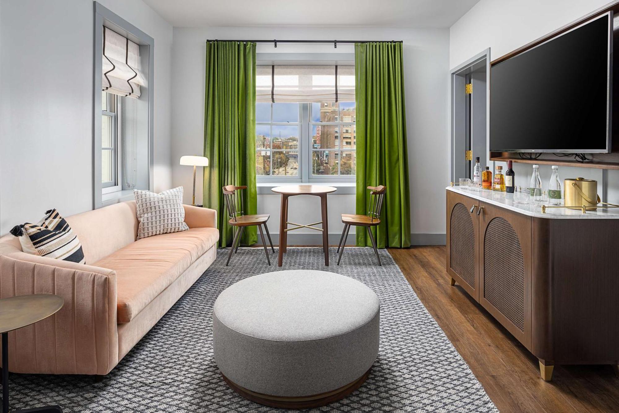 Wylie Atlanta, Tapestry Collection By Hilton Hotel Atlanta